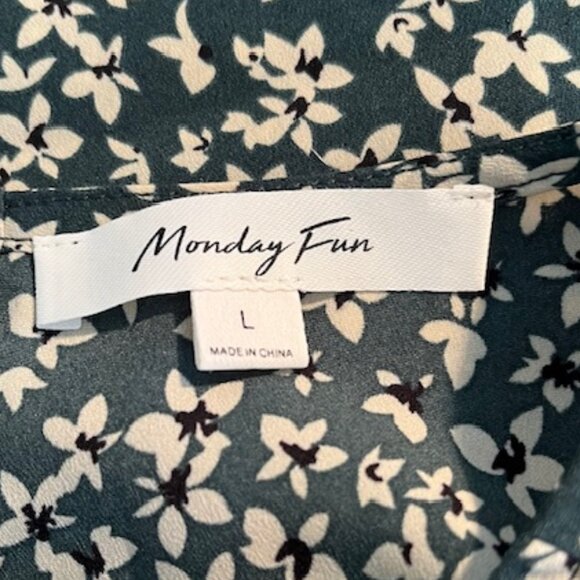 Monday Fun Hunter Green & Cream Mini Floral Popover Top with Cap Sleeves- Size L - Picture 7 of 8